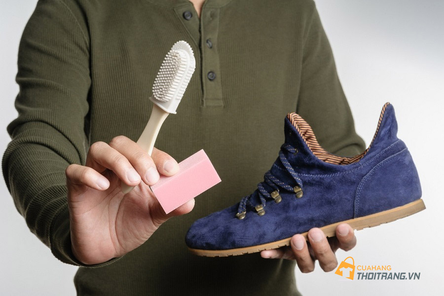 Kinh nghiệm vệ sinh giày da lộn để giày luôn như mới